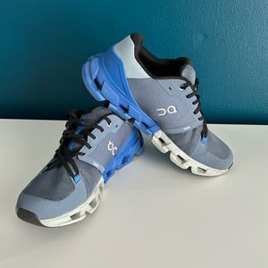 Men's ON cloudflyer running walking shoes size 10